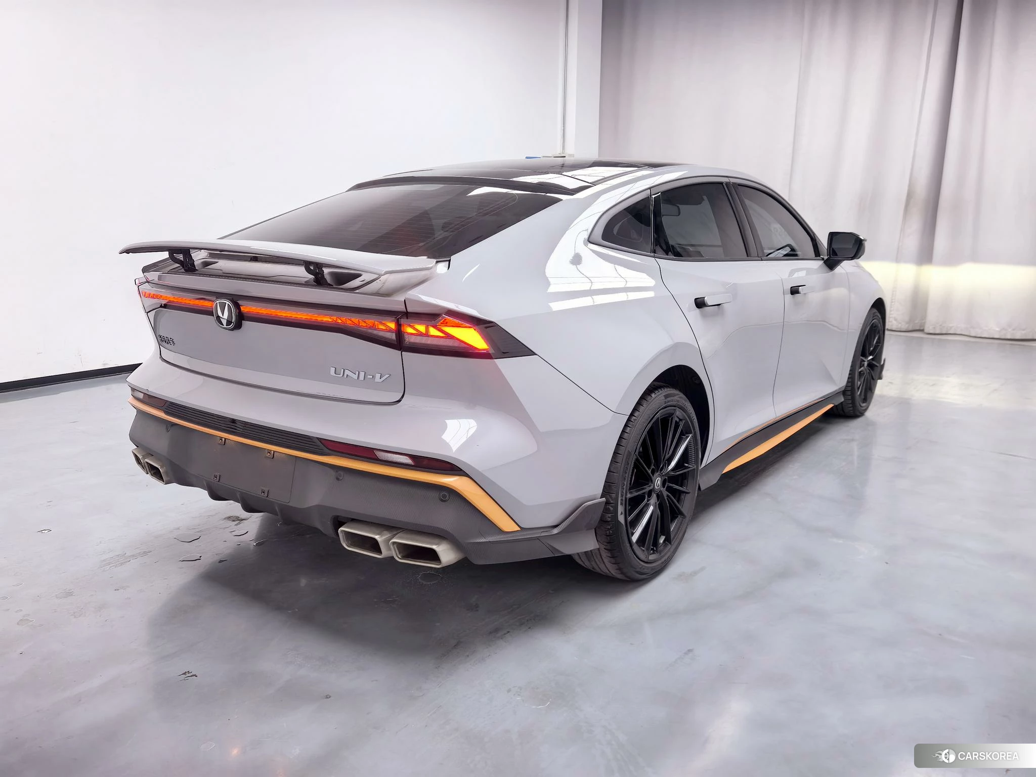 Chang'an UNI-V 2024 Серебристо-серый из Китая, фото 3