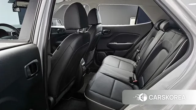 Hyundai Venue 2023 Серебристо-серый из Кореи, фото 3