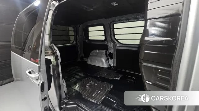 Hyundai Staria 2021 Серебристо-серый из Кореи, фото 3