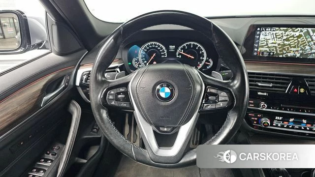 BMW 5 Series (G30) 2018 Серебристо-серый из Кореи, фото 3