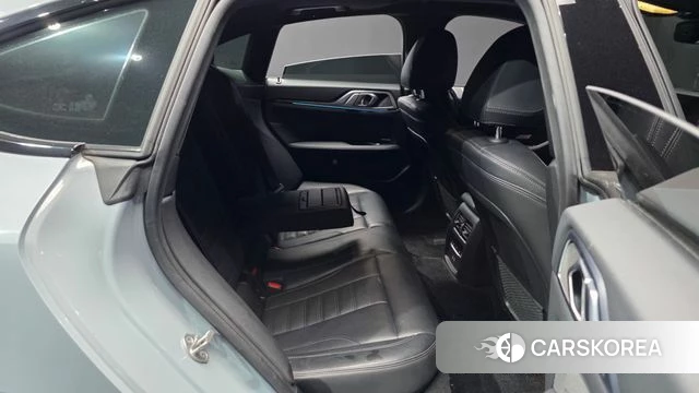 BMW i4 2022 Цвет галактики из Кореи, фото 3