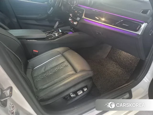 BMW 5 Series (G30) 2023 Белый из Кореи, фото 3