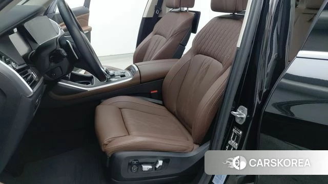 BMW X7 (G07) 2022 Черный из Кореи, фото 3