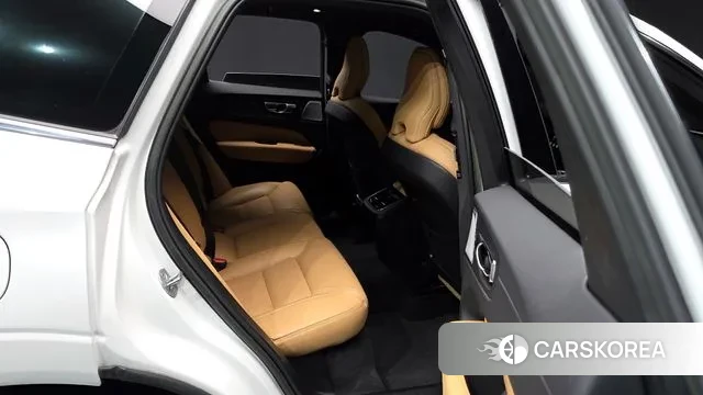 Volvo XC60 second Generation 2022 Белый из Кореи, фото 3