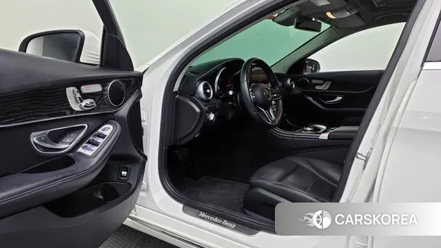 Mercedes-Benz C-Class W205 2018 Белый из Кореи, фото 3