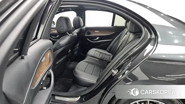 Mercedes-Benz E-Class W213 2021 Серый из Кореи, фото 3