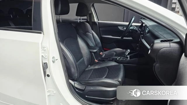 Kia The New K3 2nd generation 2022 Белый из Кореи, фото 3