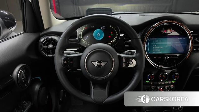 Mini Cooper 2023 Серебряный из Кореи, фото 3