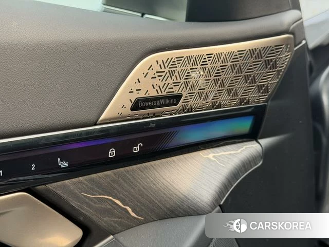 BMW 5 series 2025 Серебристо-серый из Китая, фото 3