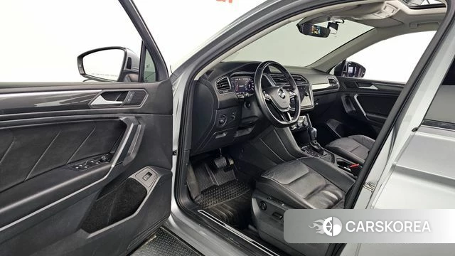 Volkswagen Tiguan Allspace 2020 Серебряный из Кореи, фото 3