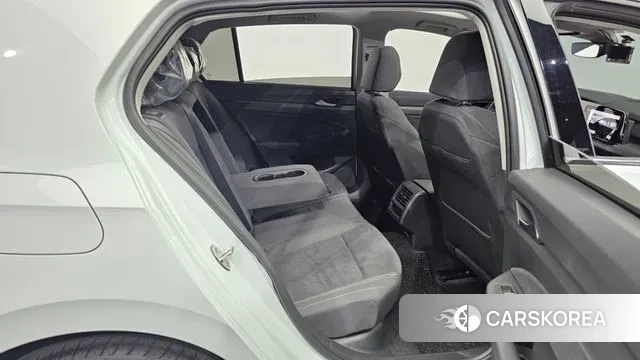 Volkswagen Golf 8th Generation 2024 Белый из Кореи, фото 3