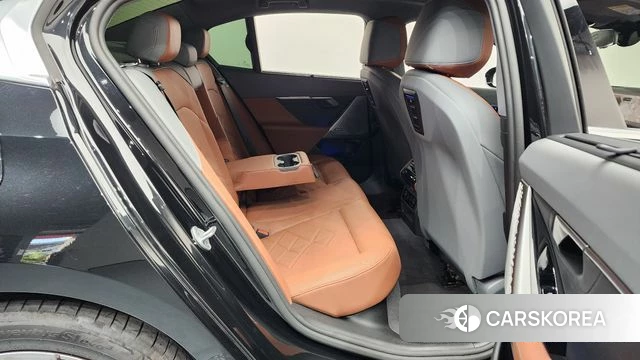 BMW 5 Series (G60) 2025 Черный из Кореи, фото 3