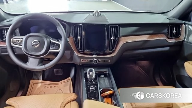 Volvo XC60 second Generation 2024 Белый из Кореи, фото 3