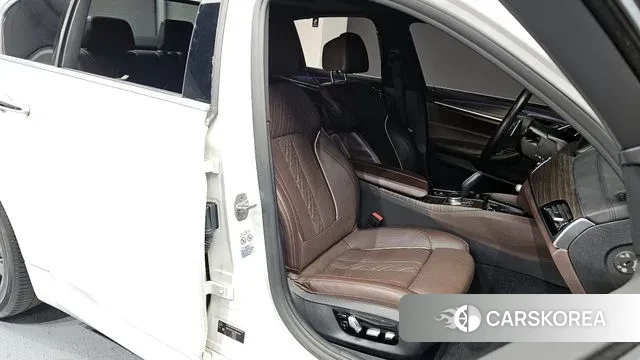 BMW 5 Series (G30) 2018 Белый из Кореи, фото 3