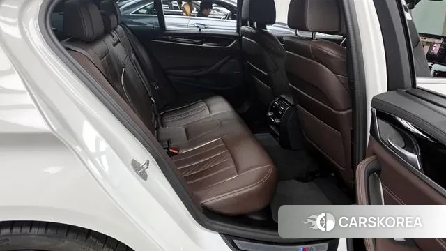 BMW 5 Series (G30) 2023 Белый из Кореи, фото 3