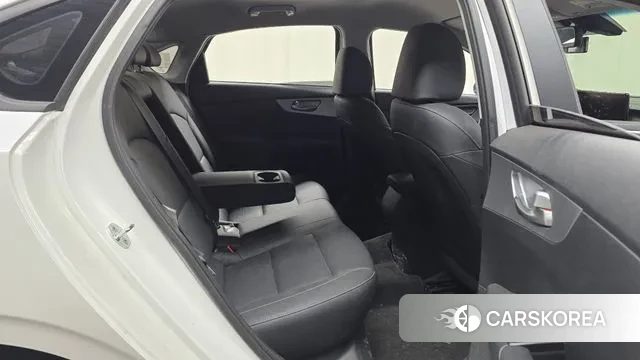 Kia The New K3 2nd generation 2021 Белый из Кореи, фото 3