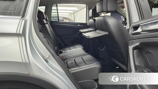 Volkswagen Tiguan second Generation 2018 Серебристо-серый из Кореи, фото 3