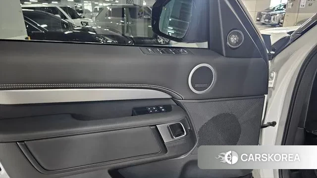 Land Rover Discovery 5 2024 Белый из Кореи, фото 3