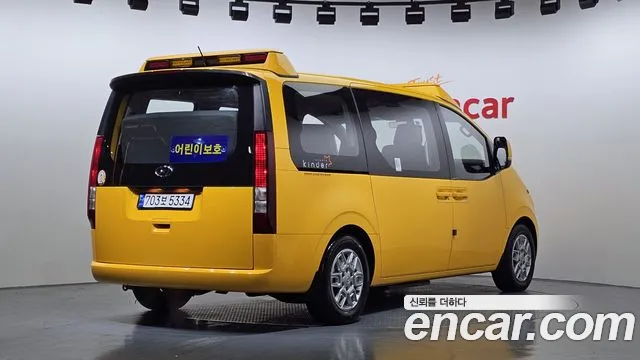 Hyundai Staria 2023 Желтый из Кореи, фото 3