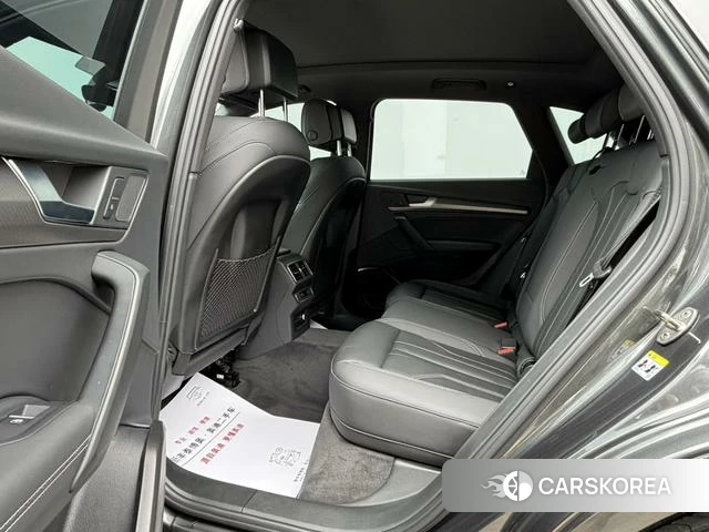 Audi Q5L 2023 Темно-серый из Китая, фото 3