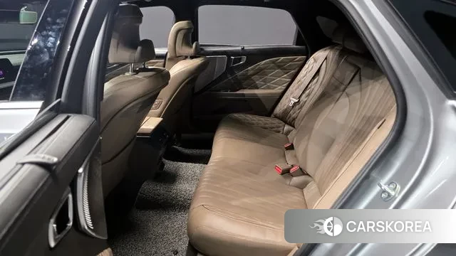 Kia K8 2023 Серебристо-серый из Кореи, фото 3