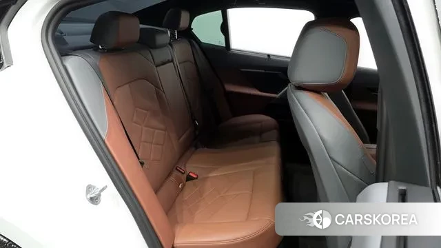 BMW 5 Series (G60) 2024 Белый из Кореи, фото 3