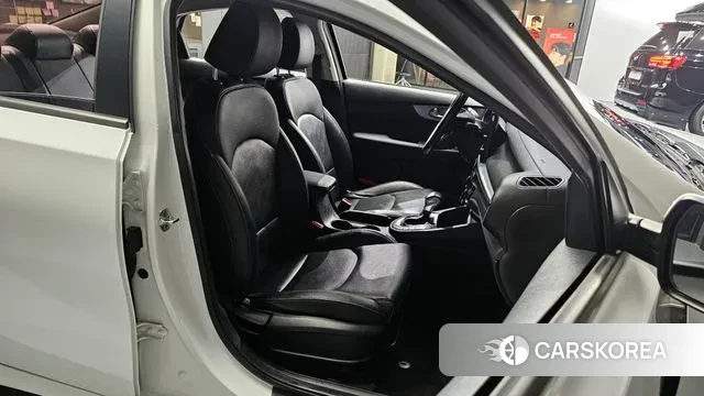 Kia The New K3 2nd generation 2021 Белый из Кореи, фото 3