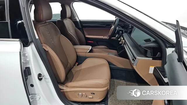 Hyundai Grandeur Hybrid (GN7) 2023 Белый из Кореи, фото 3