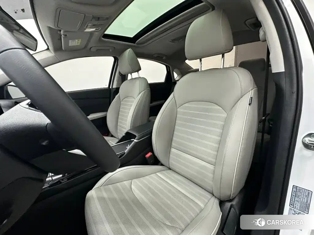 Kia K3 2023 Белый из Китая, фото 3