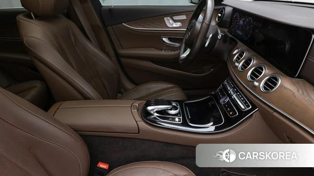 Mercedes-Benz E-Class W213 2018 Серебряный из Кореи, фото 3