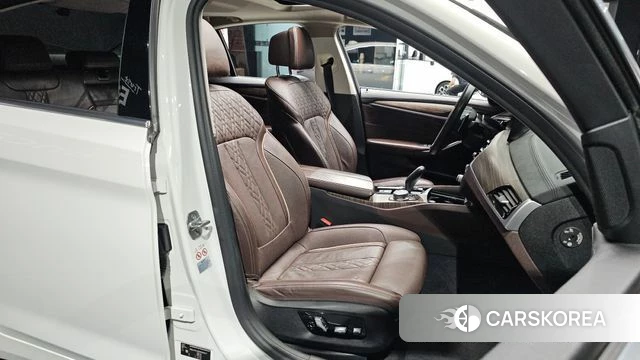 BMW 5 Series (G30) 2019 Белый из Кореи, фото 3