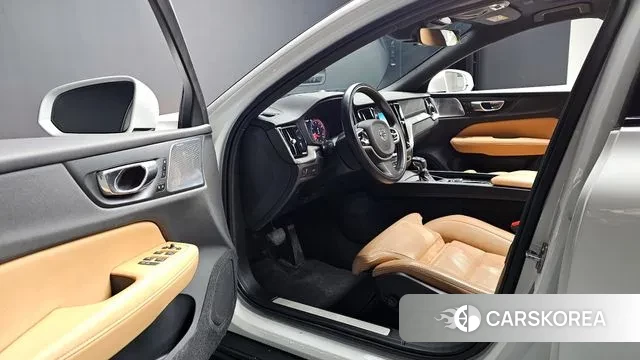 Volvo V60 Cross-Country 2nd Generation 2020 Белый из Кореи, фото 3