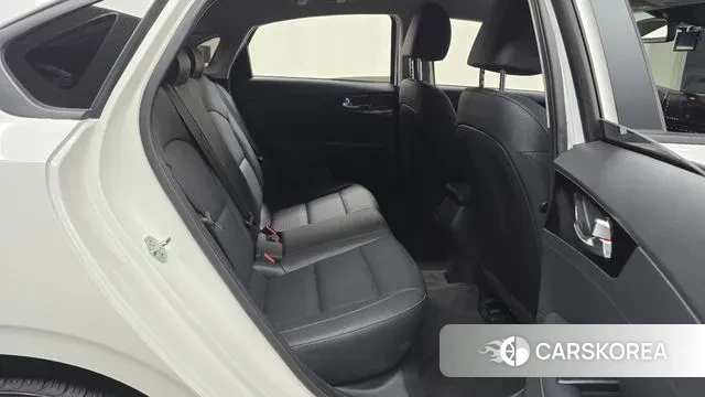 Kia The New K3 2nd generation 2024 Белый из Кореи, фото 3