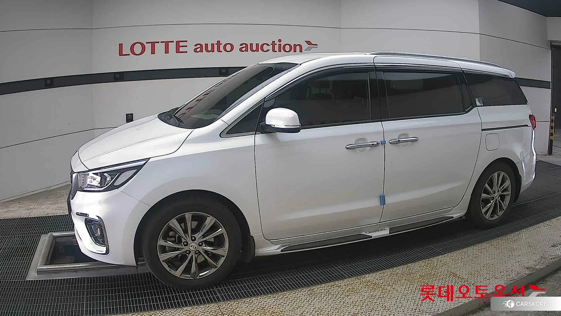 Kia Carnival 2020 Snow White Pearl из Кореи, фото 3