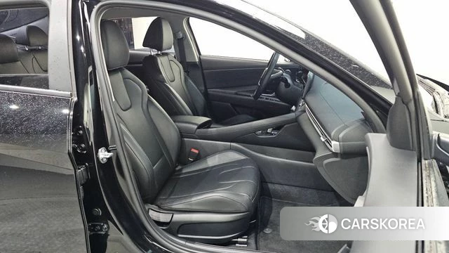 Hyundai The New Avante (CN7) 2023 Черный из Кореи, фото 3