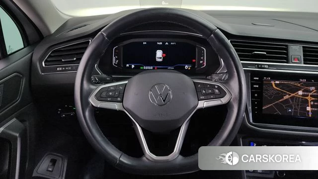 Volkswagen Tiguan Allspace 2023 Белый из Кореи, фото 3