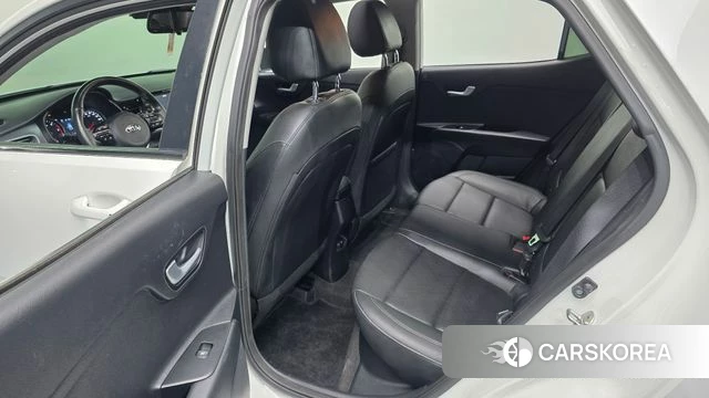 Kia Stonic 2018 Белый из Кореи, фото 3