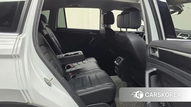 Volkswagen Tiguan second Generation 2022 Белый из Кореи, фото 3