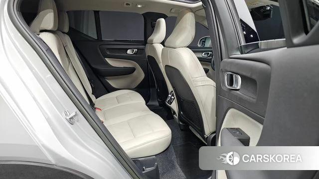 Volvo XC40 2023 Серебряный из Кореи, фото 3