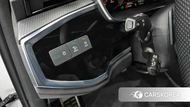 Audi Q3 (F3) 2023 Белый из Кореи, фото 3