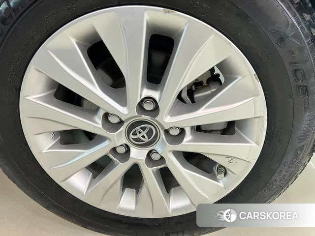Toyota Corolla 2023 Белый из Китая, фото 3