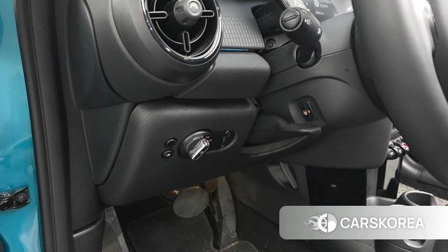 Mini Cooper S Convertible 2023 Небесно-голубой из Кореи, фото 3