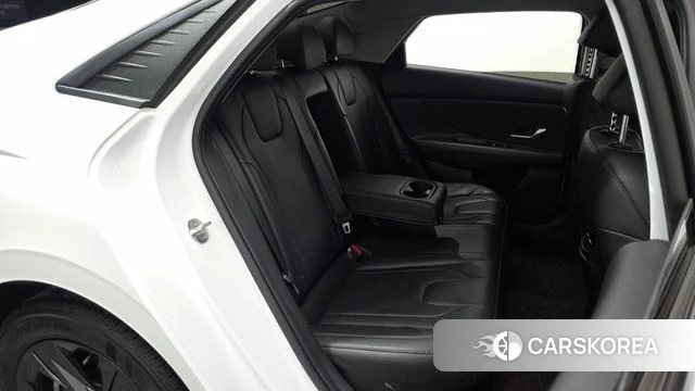 Hyundai Avante Hybrid (CN7) 2022 Белый из Кореи, фото 3