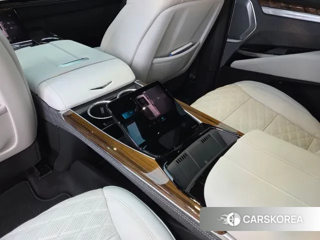 Cadillac Escalade 5th Generation 2025 Белый из Кореи, фото 3