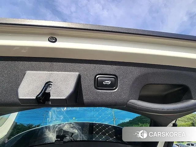 Kia Sportage 5th Generation Hybrid 2023 Белый из Кореи, фото 3