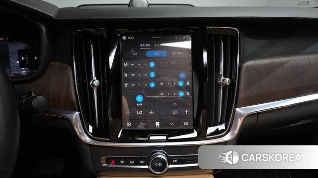 Volvo S90 2024 Черный из Кореи, фото 3