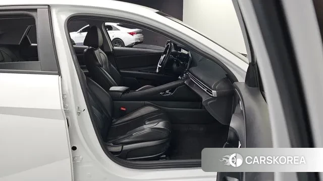 Hyundai Avante Hybrid (CN7) 2022 Белый из Кореи, фото 3