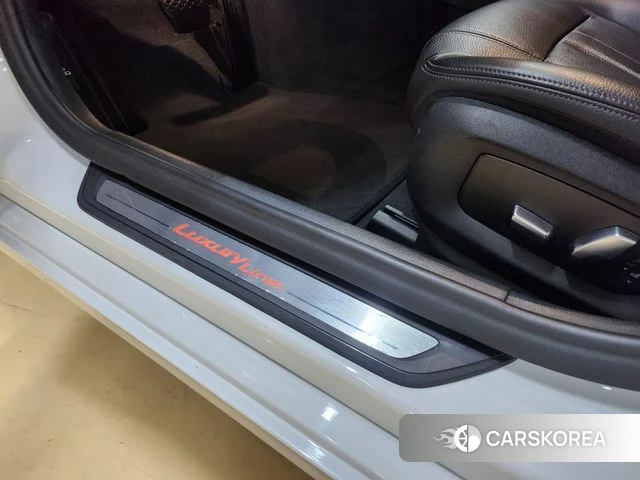BMW 5 Series (G30) 2018 Белый из Кореи, фото 3