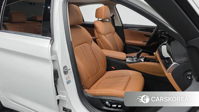 BMW 5 Series (G30) 2021 Белый из Кореи, фото 3