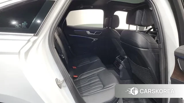 Audi A6 (C8) 2024 Белый из Кореи, фото 3